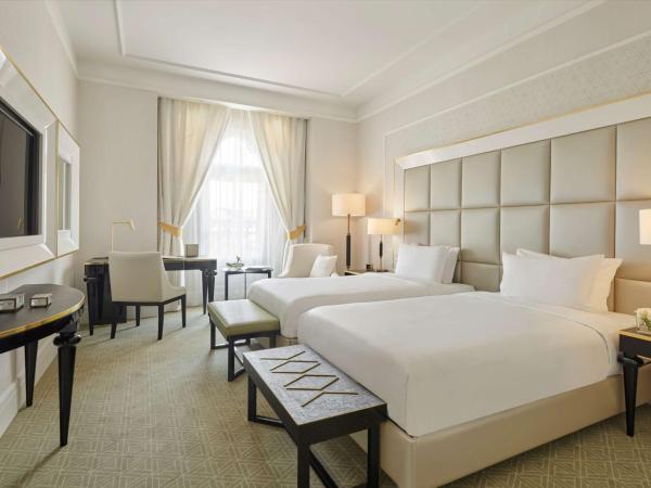 Párisi Udvar Hotel Budapest, part of Hyatt : photo 4 de la chambre chambre lits jumeaux deluxe - vue sur ville