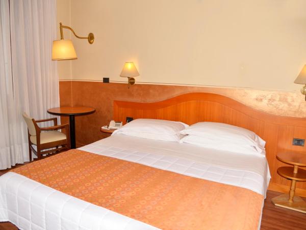 Hotel Amadeus E Teatro : photo 1 de la chambre chambre lits jumeaux