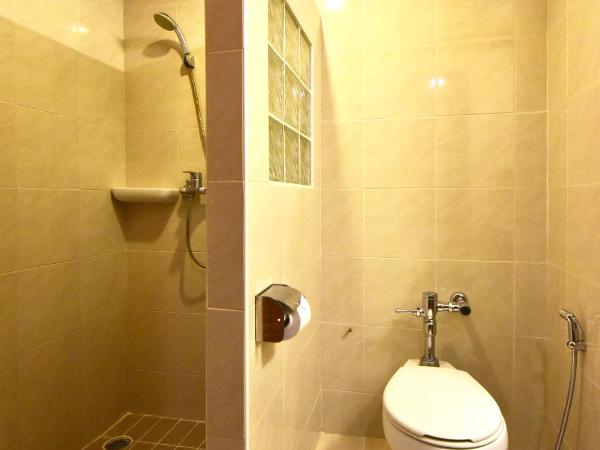 Dynasty Inn Pattaya : photo 5 de la chambre chambre standard lit queen-size