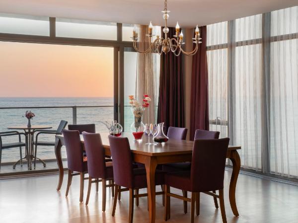 Ladies Beach Suite Hotel : photo 7 de la chambre suite lit king-size