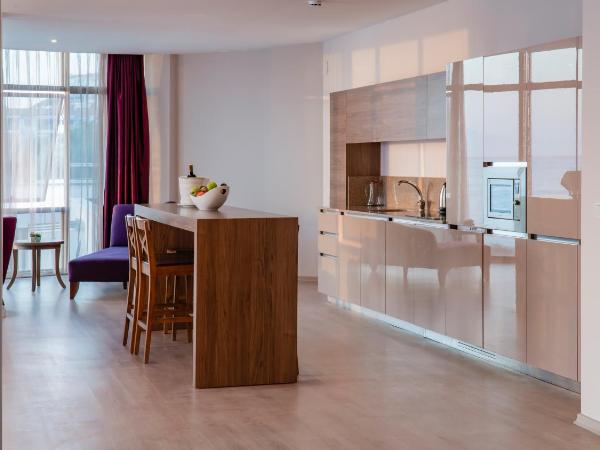 Ladies Beach Suite Hotel : photo 6 de la chambre suite lit king-size