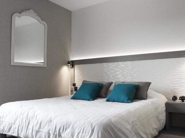 Hôtel Restaurant Les Grains d'Argent Dizy - Epernay : photo 3 de la chambre chambre double avec vue sur les vignobles