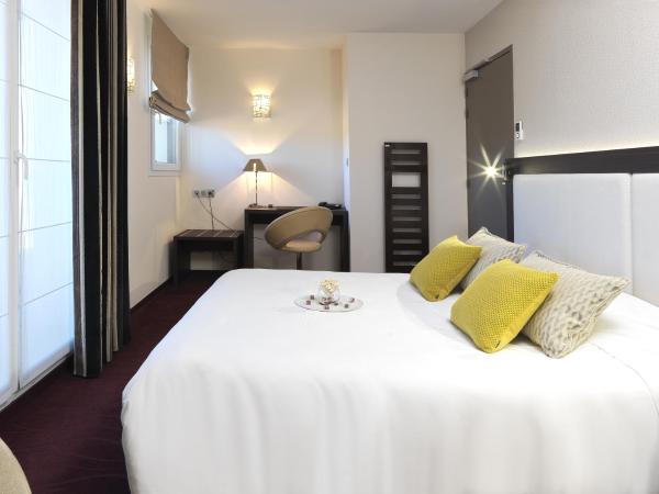 Hôtel Restaurant Les Grains d'Argent Dizy - Epernay : photo 2 de la chambre chambre double avec vue sur les vignobles