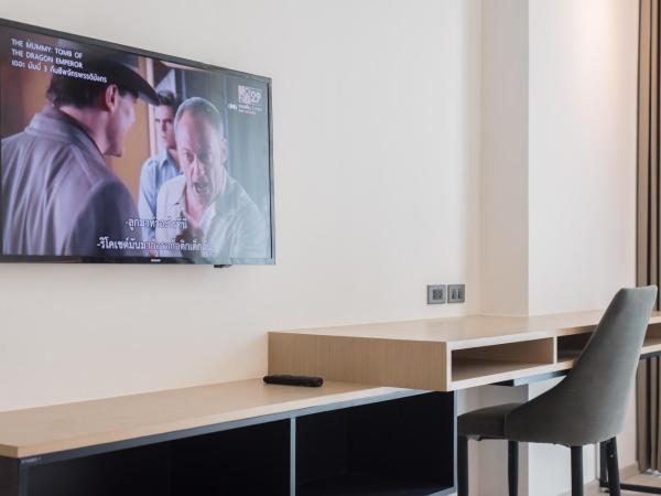 Madison Bangkok Hotel : photo 7 de la chambre chambre double supérieure avec deux lits doubles
