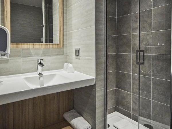 Premiere Classe Clermont Ferrand Centre : photo 9 de la chambre chambre double standard