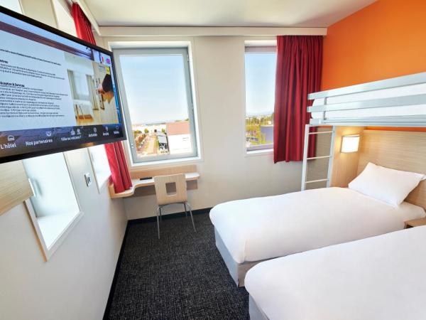 Premiere Classe Clermont Ferrand Centre : photo 3 de la chambre chambre triple standard (3 lits simples)