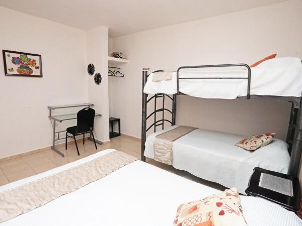 Casa de Ana - Habitación privada : photo 3 de la chambre chambre quadruple avec salle de bains privative