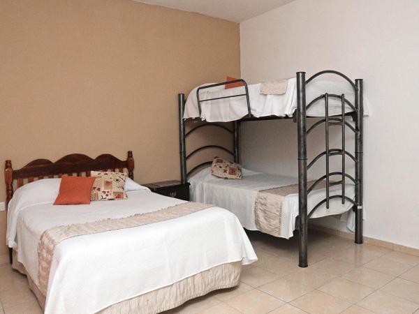 Casa de Ana - Habitación privada : photo 2 de la chambre chambre familiale avec salle de bains privative