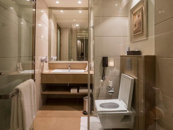 Ramada Gurgaon Central : photo 5 de la chambre executive queen room - non-smoking with happy hours (1+1 ;only applicable for imfl not all the brand at the bar)