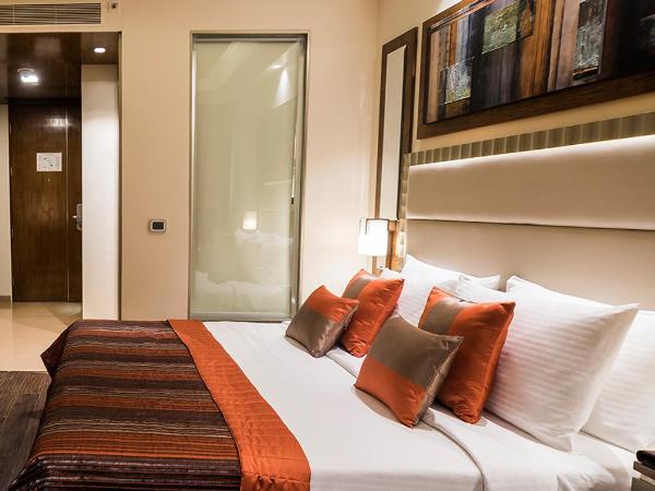 Ramada Gurgaon Central : photo 2 de la chambre executive queen room - non-smoking with happy hours (1+1 ;only applicable for imfl not all the brand at the bar)