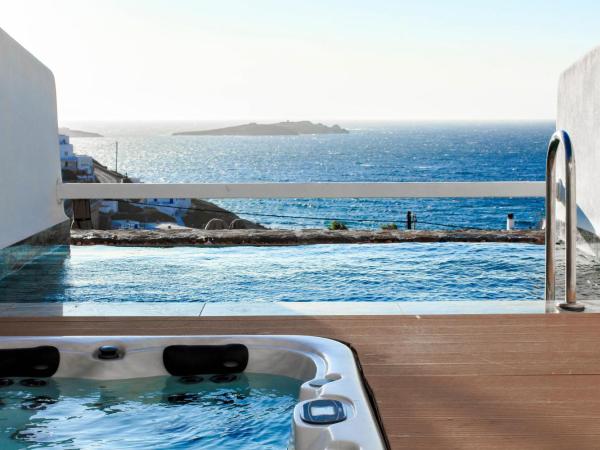 Mykonos Bay Resort & Villas : photo 6 de la chambre suite privée artistique de luxe avec jacuzzi extérieur et piscine privée - vue sur mer - annexe