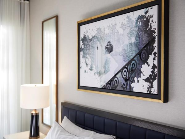 The Whitney Hotel Boston : photo 5 de la chambre hébergement lit king-size - vue sur charles river