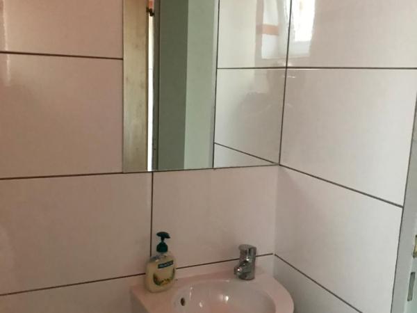 Viktoria : photo 8 de la chambre chambre double avec salle de bains privative