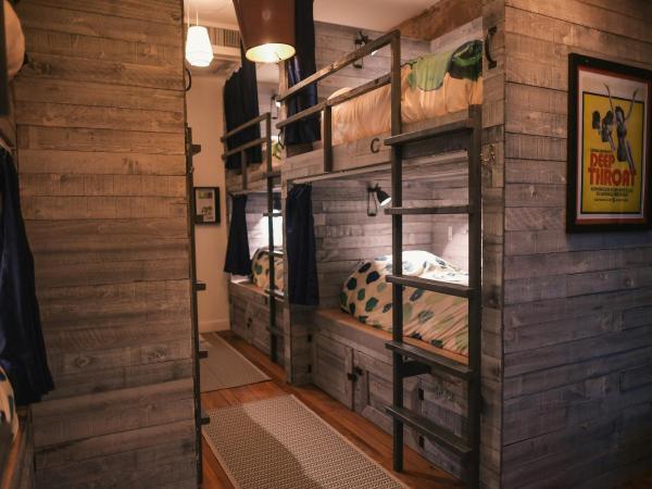 Hostel Fish : photo 2 de la chambre premium bed in 8-bed mixed dorm room