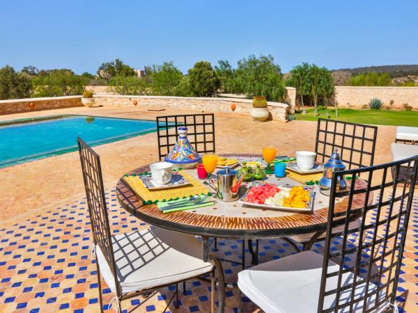 Maison D'hôtes, SPA et YOGA Villa Océane : photo 1 de la chambre suite avec terrasse