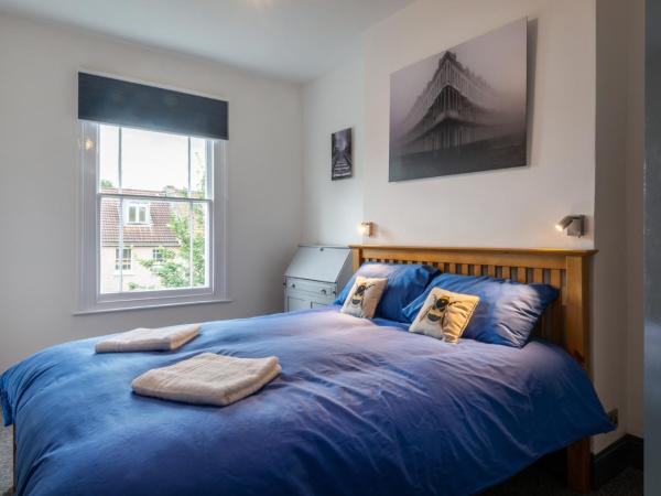 144 Lower Cheltenham Place : photo 1 de la chambre chambre double avec salle de bains commune