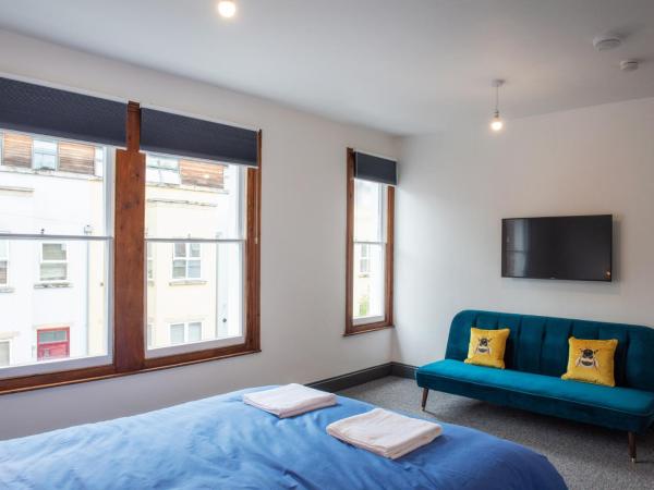 144 Lower Cheltenham Place : photo 3 de la chambre chambre double avec salle de bains commune