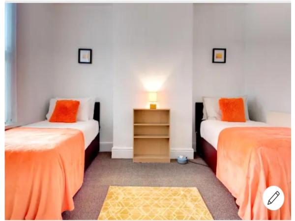 Your Nottingham Vacation, Business Apart, Parking : photo 8 de la chambre maison 4 chambres