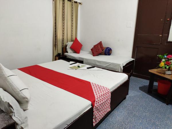 Agra Paying Guest House : photo 5 de la chambre chambre double deluxe avec lit d'appoint