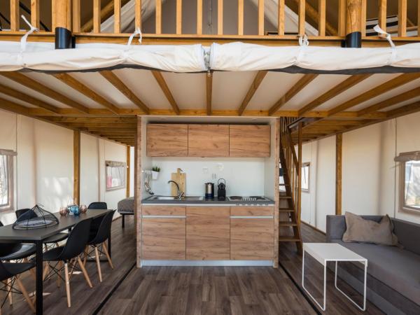 Falkensteiner Premium Mobile Homes and Camping Zadar : photo 2 de la chambre tente premium