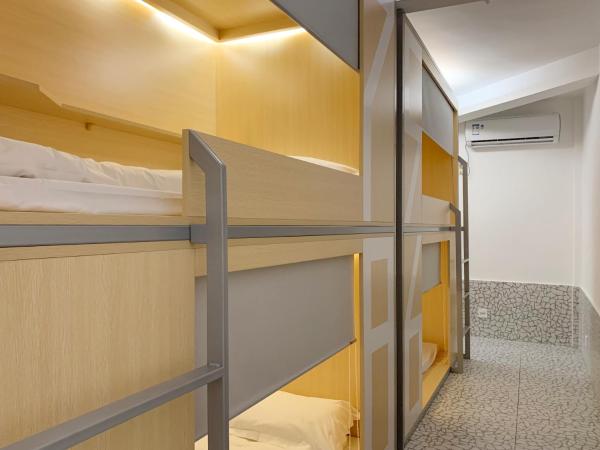 WeFlow Hostel (Shanghai Xintiandi) : photo 5 de la chambre bed in 12-bed in female dormitory room 