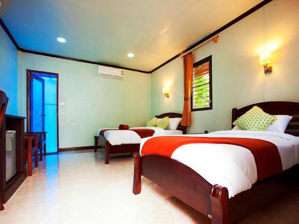 Lanta Coral Beach Resort : photo 4 de la chambre bungalow familial