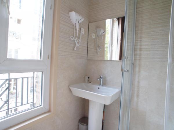 Hôtel De France : photo 4 de la chambre chambre double avec douche