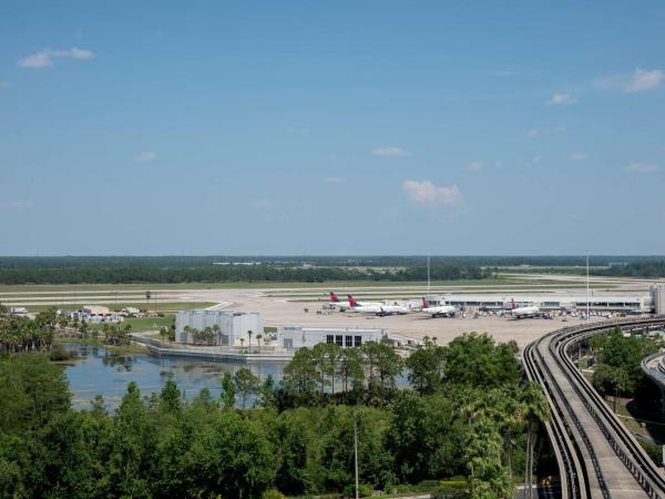 Hyatt Regency Orlando International Airport Hotel : photo 1 de la chambre chambre avec 2 lits queen-size - vue sur piste