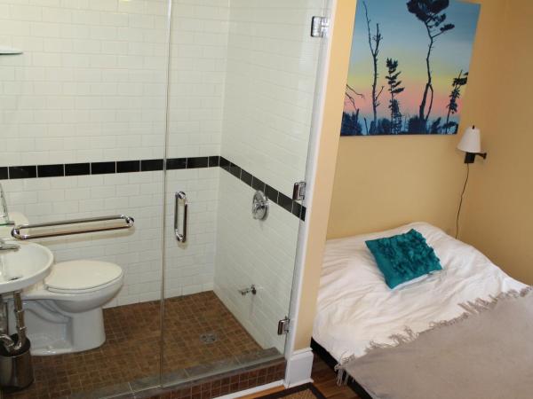 The Novel Stay : photo 8 de la chambre chambre double avec salle de bains privative