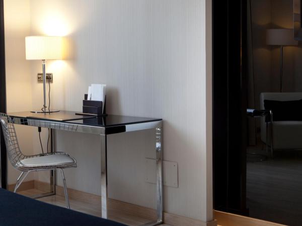 Hotel Maydrit Airport : photo 2 de la chambre chambre double avec lit d'appoint