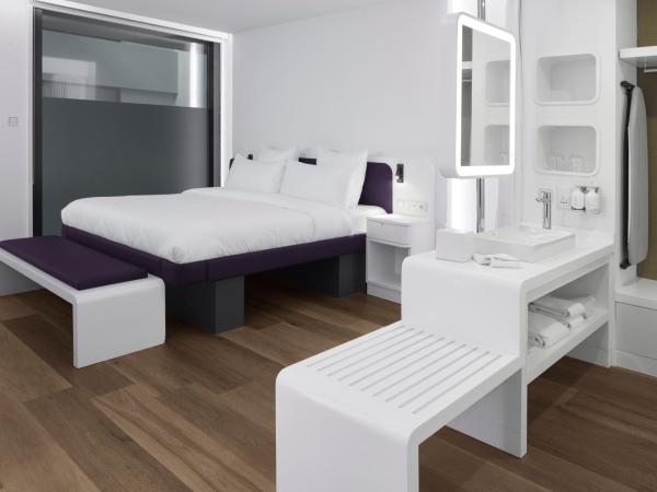 YOTEL Istanbul Airport, City Entrance : photo 2 de la chambre suite junior première classe