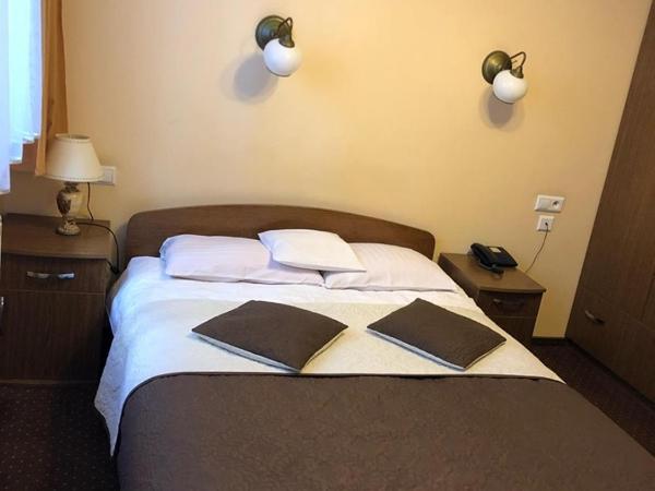 Hotel Restauracja Podzamcze : photo 2 de la chambre chambre double