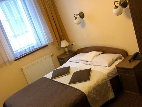 Hotel Restauracja Podzamcze : photo 1 de la chambre chambre double