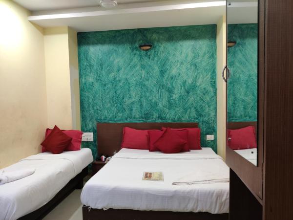 Hotel Golden Sagar : photo 2 de la chambre chambre triple deluxe