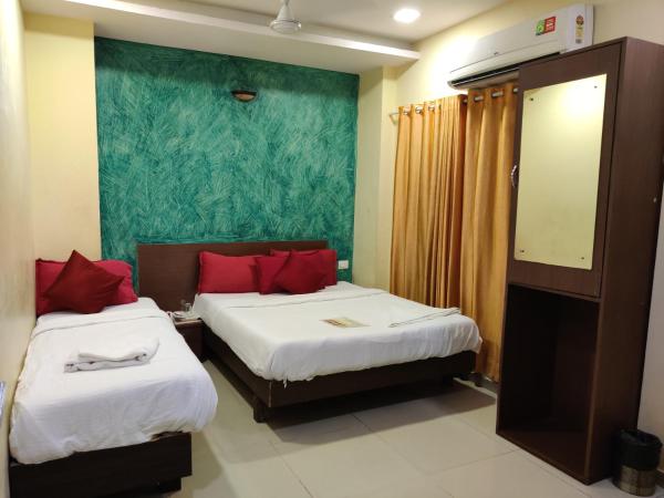 Hotel Golden Sagar : photo 6 de la chambre chambre triple deluxe