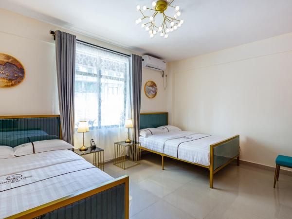 Summer Tree Inn (The Captain's Hostel) : photo 2 de la chambre chambre familiale avec salle de bains