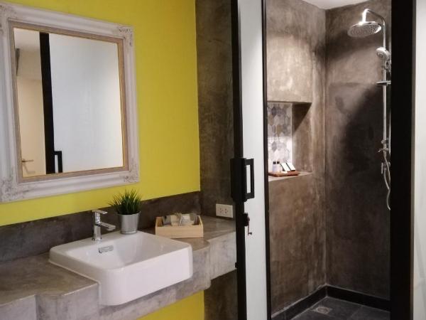 The Marble Hostel : photo 8 de la chambre chambre lit queen-size standard - vue sur ville