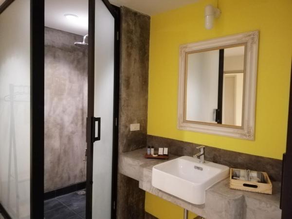 The Marble Hostel : photo 7 de la chambre standard queen room ( no window)