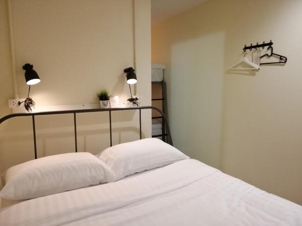 The Marble Hostel : photo 6 de la chambre chambre familiale avec salle de bains privative