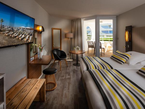 Thalazur Port-Camargue - Hotel & Spa : photo 1 de la chambre chambre lits jumeaux - vue latérale sur jardin