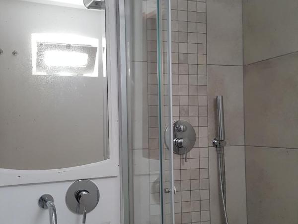 Casa aOrta Downtown : photo 10 de la chambre chambre triple avec salle de bains privative