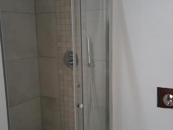 Casa aOrta Downtown : photo 8 de la chambre chambre double avec salle de bains privative