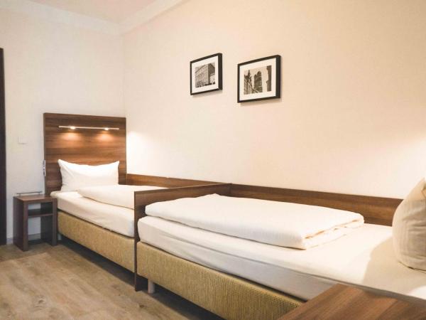 Hotel Säntis : photo 1 de la chambre chambre lits jumeaux Économique - vue sur rue