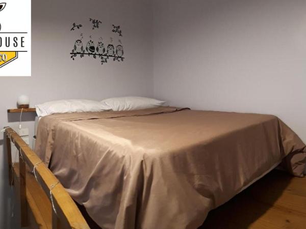 Sabatico Travelers Hostel & Guesthouse : photo 3 de la chambre chambre lit queen-size avec salle de bains commune
