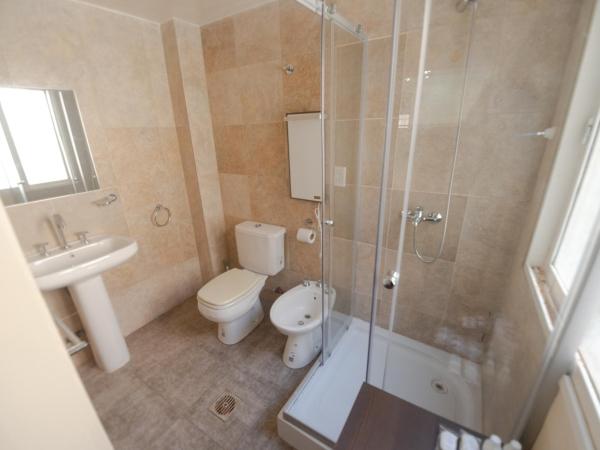 Juana Banana Bed and Breakfast : photo 2 de la chambre chambre triple confort avec douche