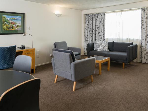 West Plaza Hotel : photo 2 de la chambre suite