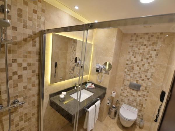 Ramada by Wyndham Istanbul Merter : photo 7 de la chambre chambre lits jumeaux standard avec 3 lits jumeaux - non-fumeurs