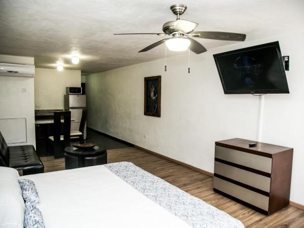 Booking Dioh : photo 7 de la chambre suite lit king-size avec balcon
