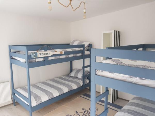 Easkey Hostel : photo 1 de la chambre lit dans un dortoir de 4 lits