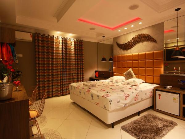Glória Plaza Hotel (Adults Only) : photo 6 de la chambre chambre lit king-size avec baignoire spa